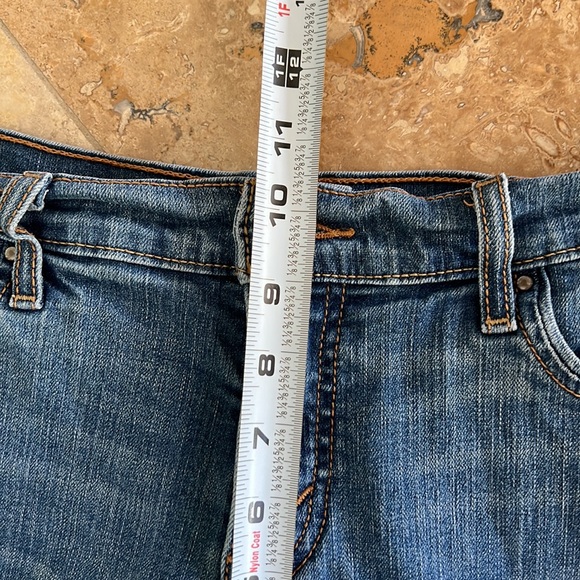 Levi’s 512 Perfectly Slimming Bermuda Denim Shorts - Picture 4 of 11